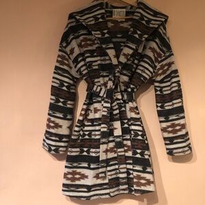 BB DAKOTA Southwestern Aztec Print Polar Fleece Wool Wrap Coat Shawl Collar Hood